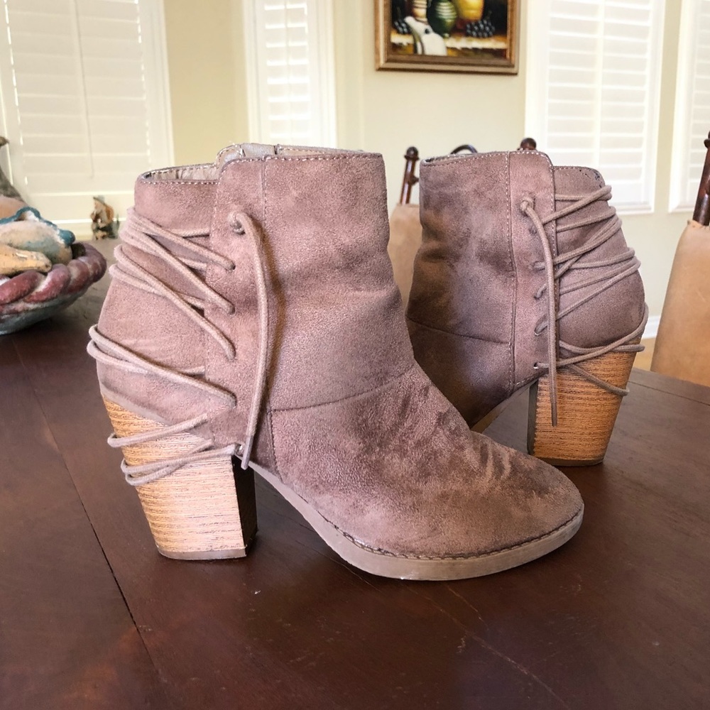 Suede brown laced up ankle booties